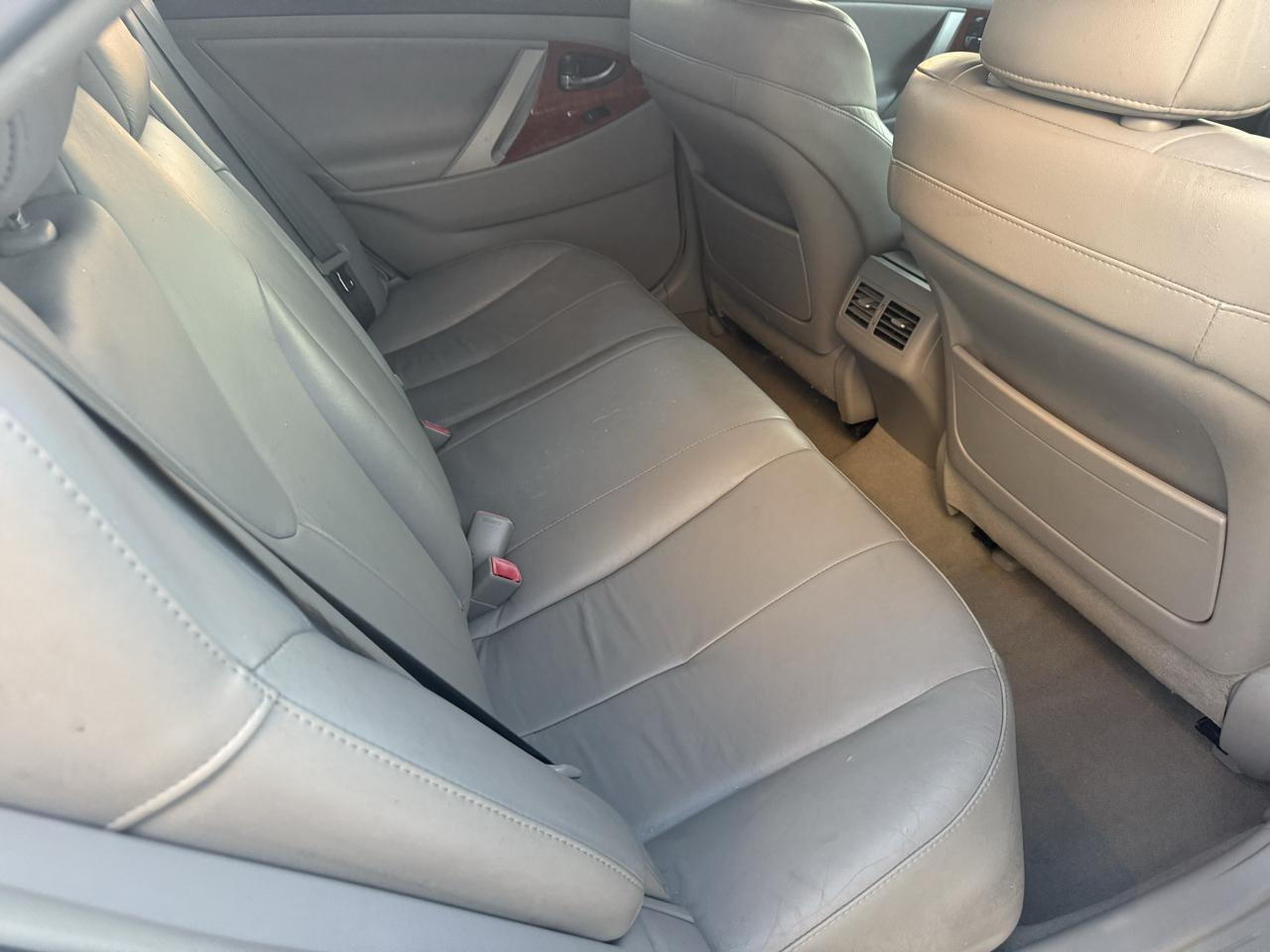 Toyota Camry LE 6-Spd AT 2010