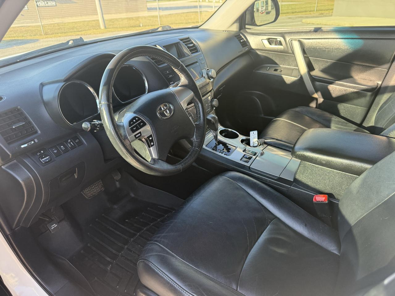 Toyota Highlander Base 2WD I4 2012