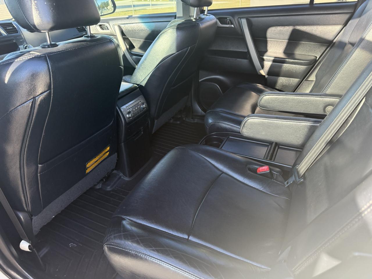 Toyota Highlander Base 2WD I4 2012