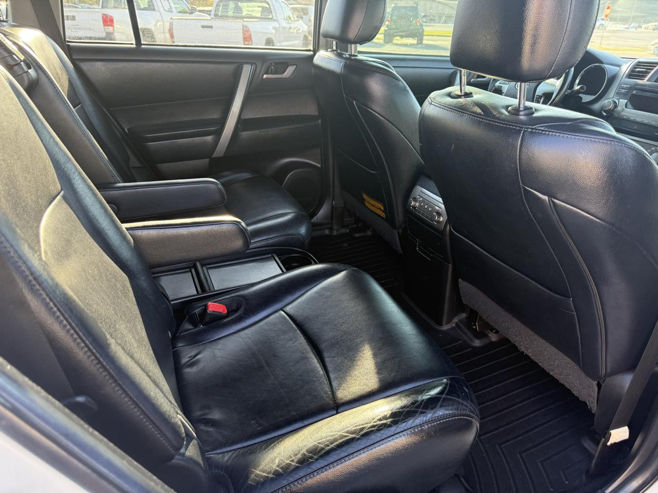 Toyota Highlander Base 2WD I4 2012