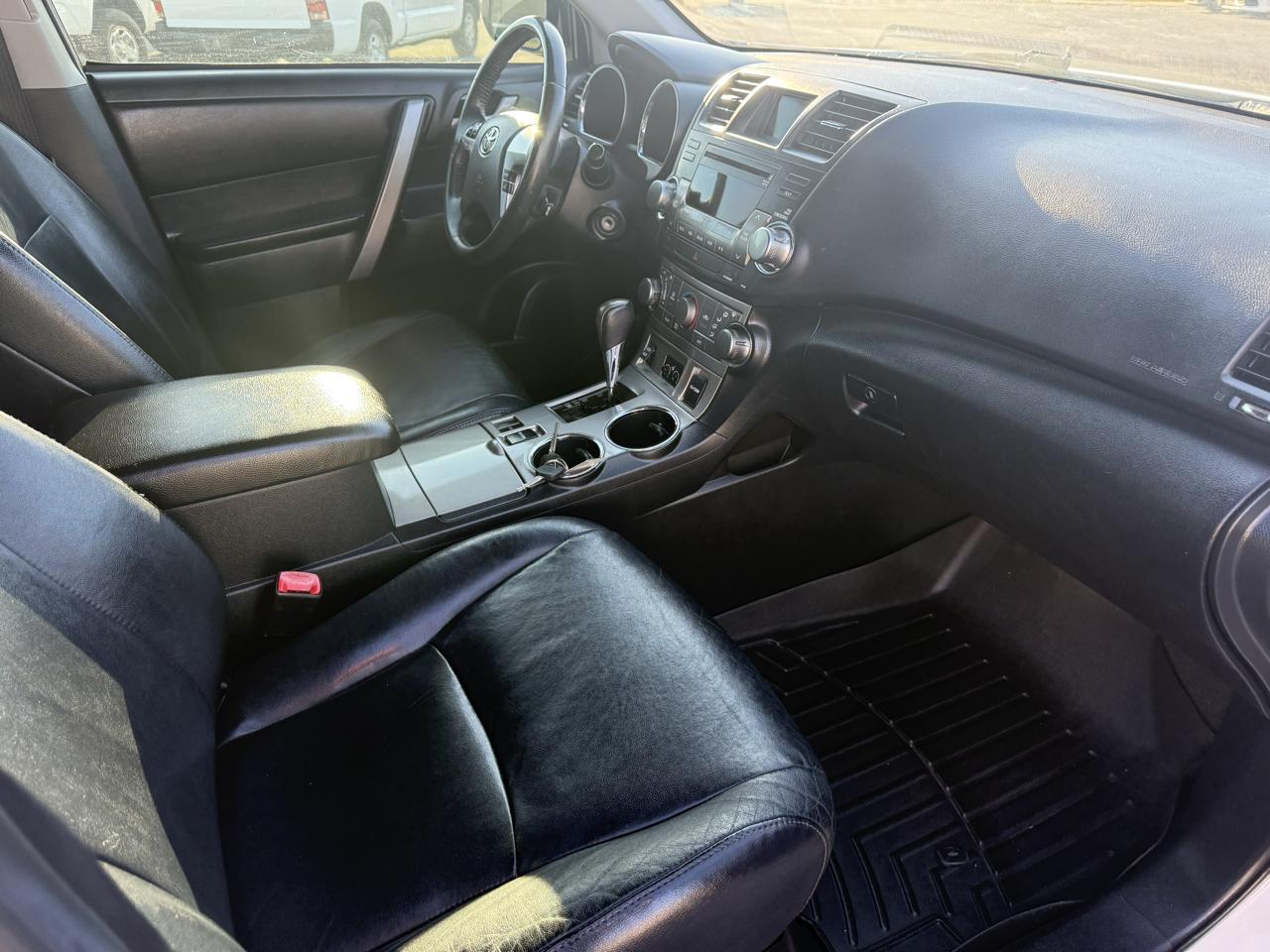 Toyota Highlander Base 2WD I4 2012