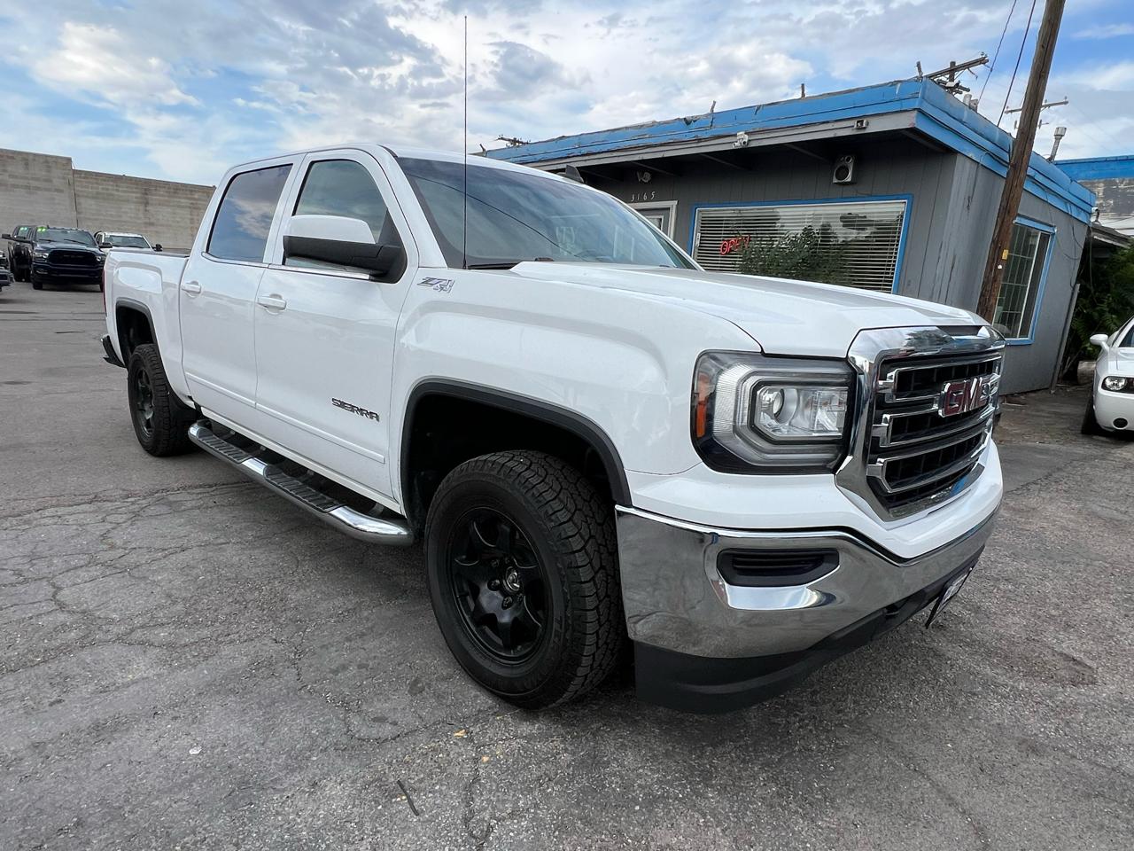 GMC Sierra 1500 SLE Crew Cab Long Box 4WD 2017