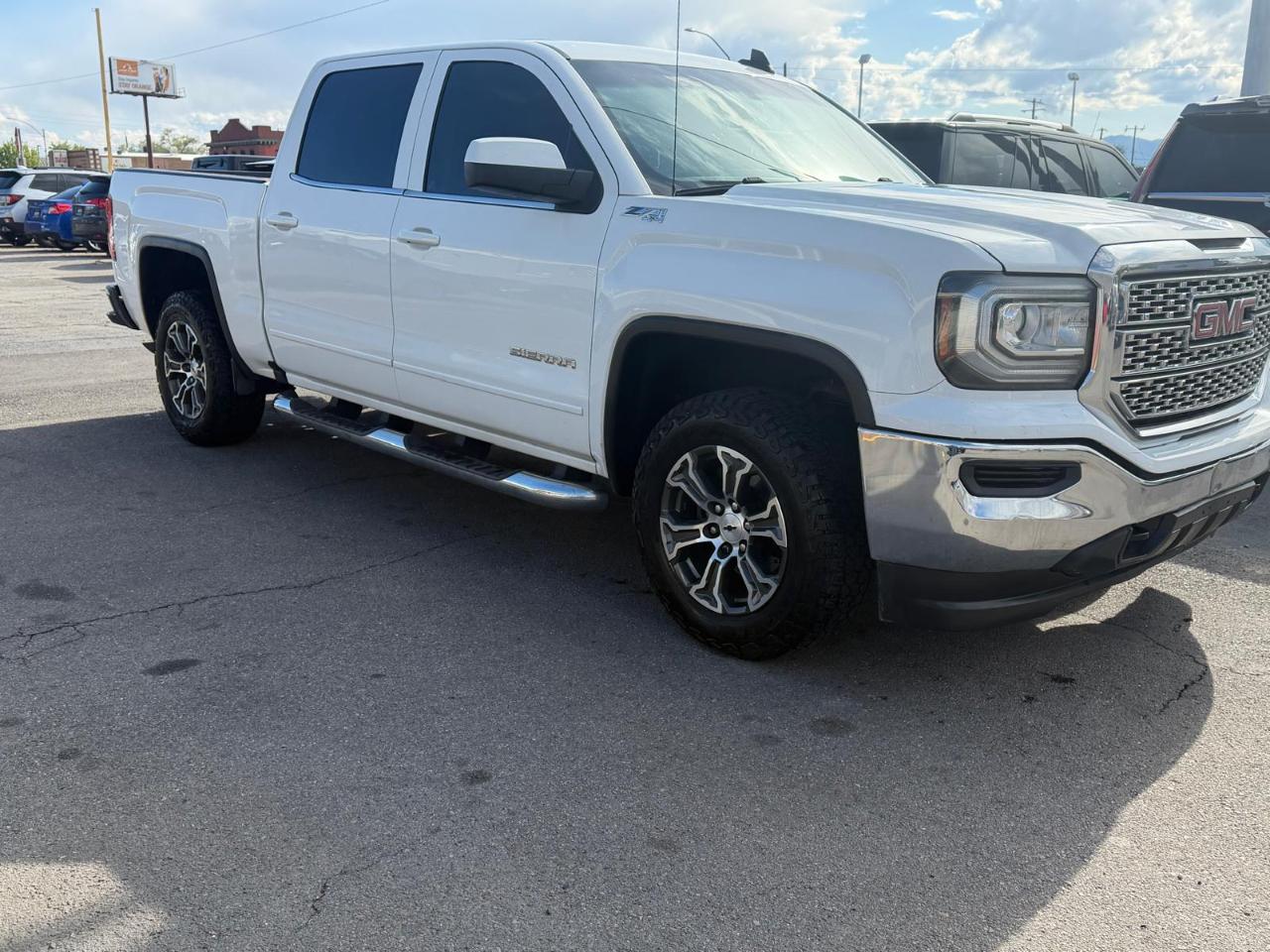 GMC Sierra 1500 SLE Crew Cab Long Box 4WD 2017