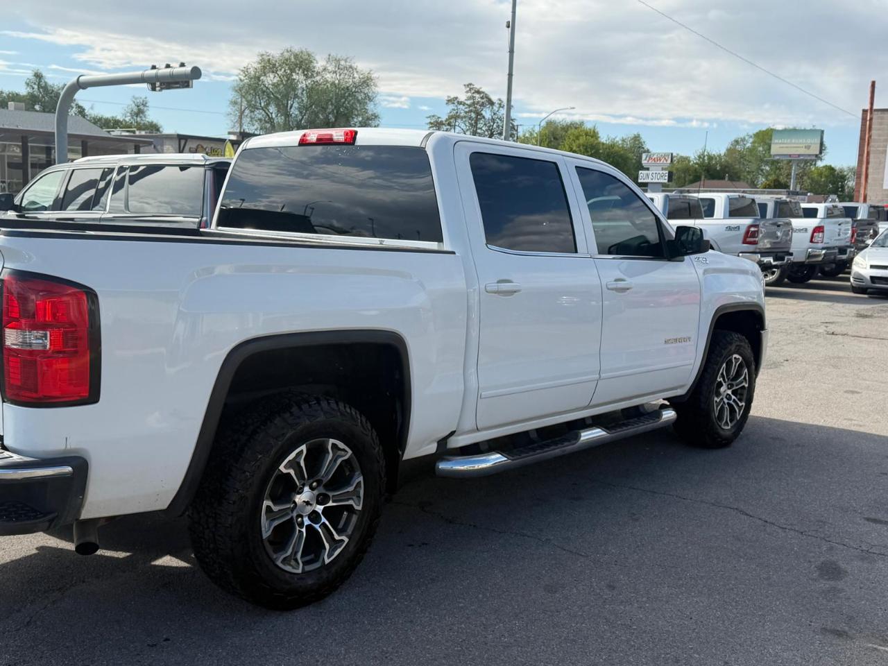 GMC Sierra 1500 SLE Crew Cab Long Box 4WD 2017