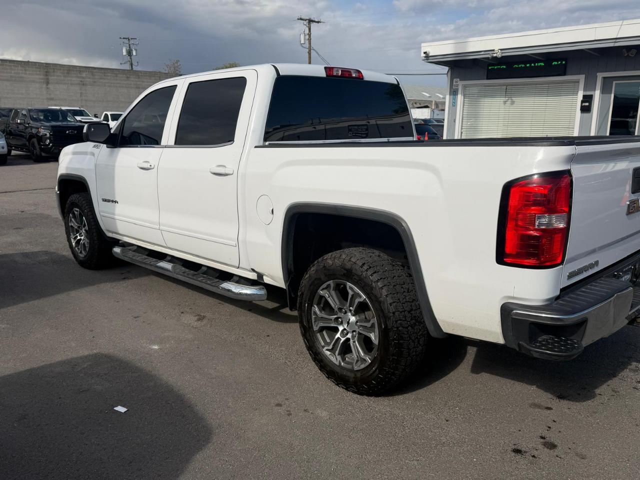 GMC Sierra 1500 SLE Crew Cab Long Box 4WD 2017