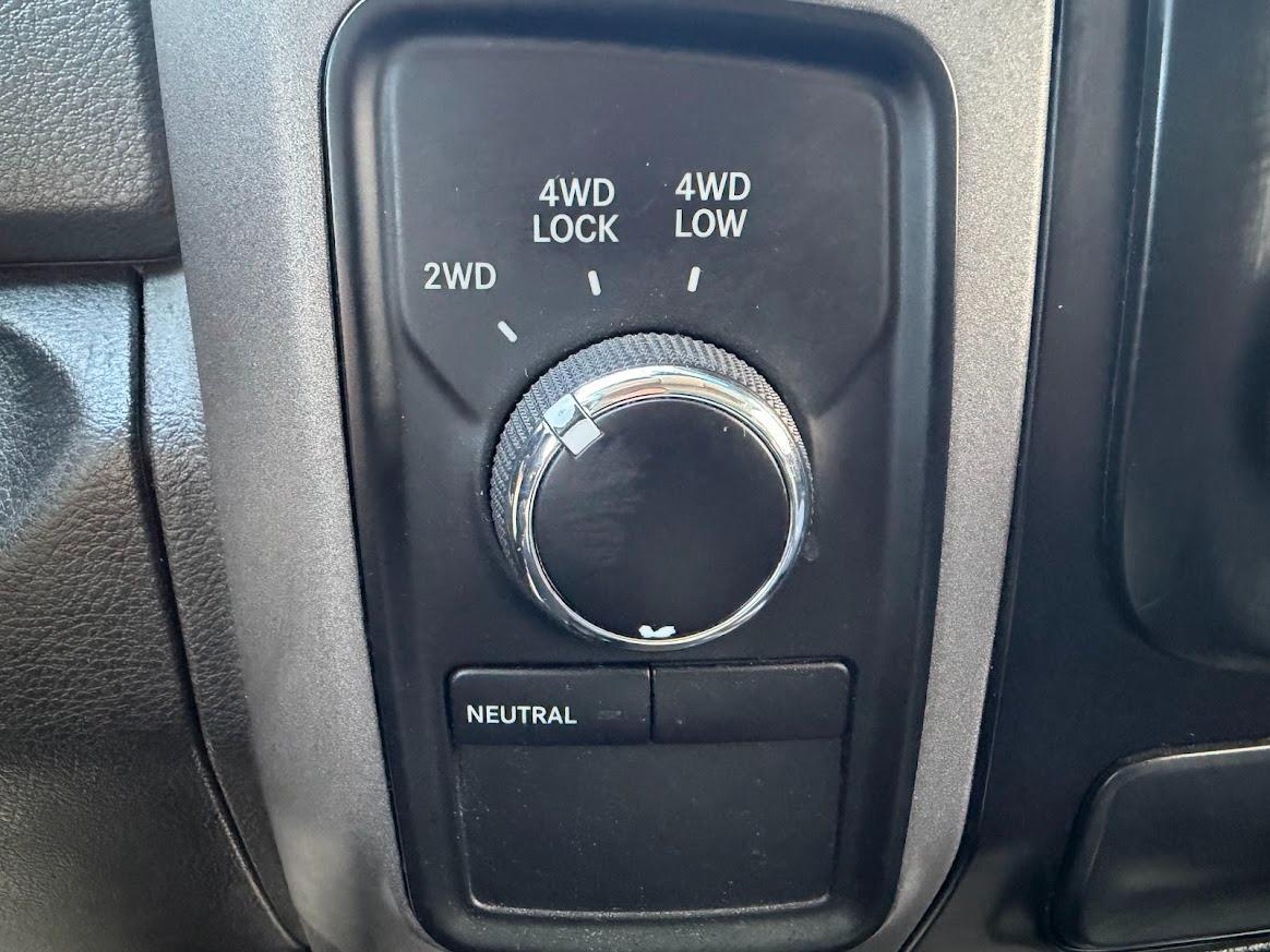RAM 1500 4WD Quad Cab 140.5" Tradesman 2013