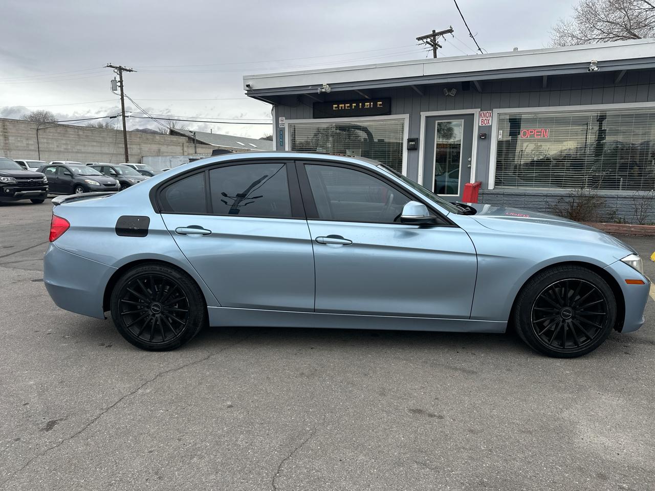 BMW 3 Series 4dr Sdn 328i RWD SULEV 2013