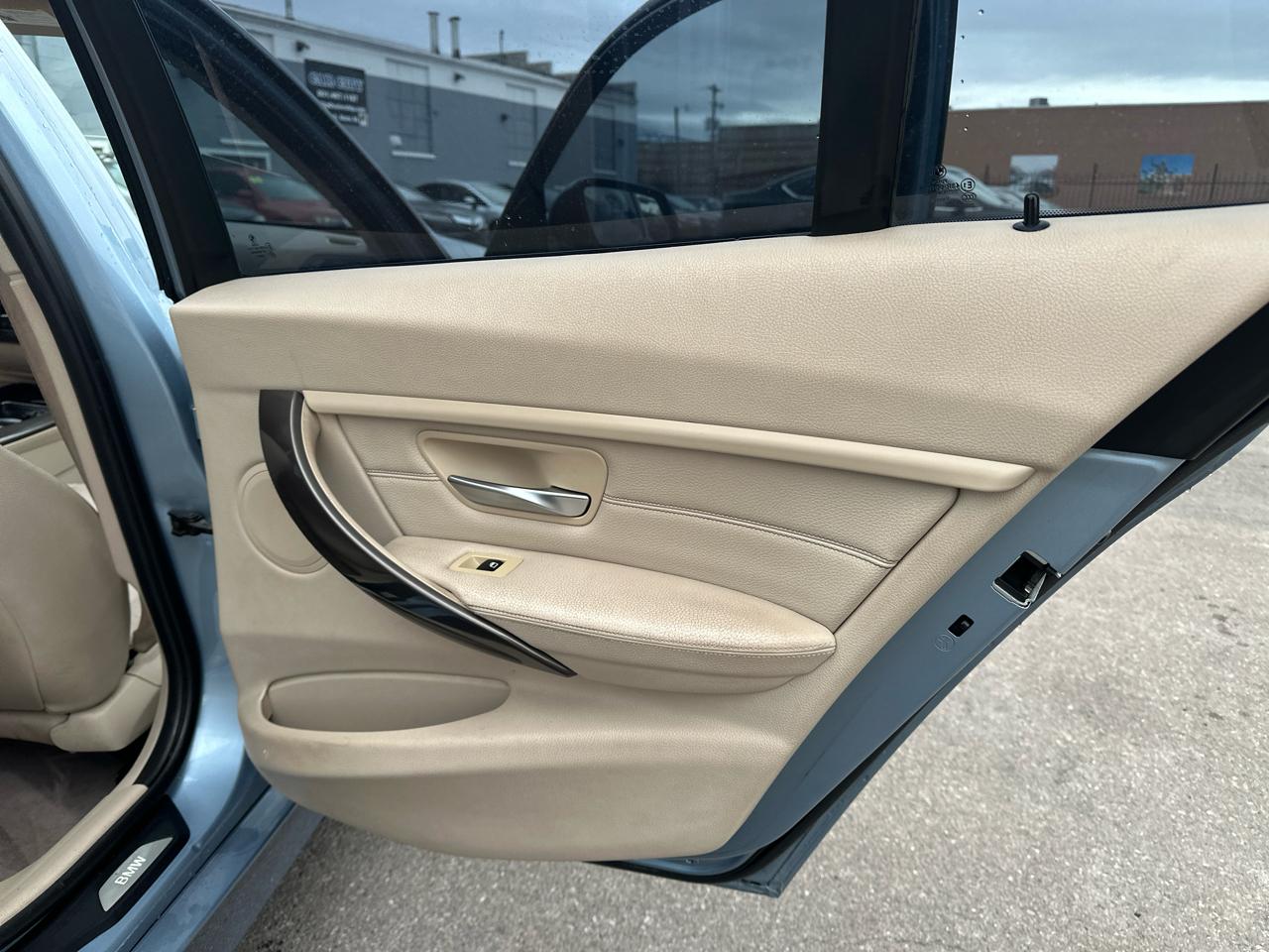 BMW 3 Series 4dr Sdn 328i RWD SULEV 2013