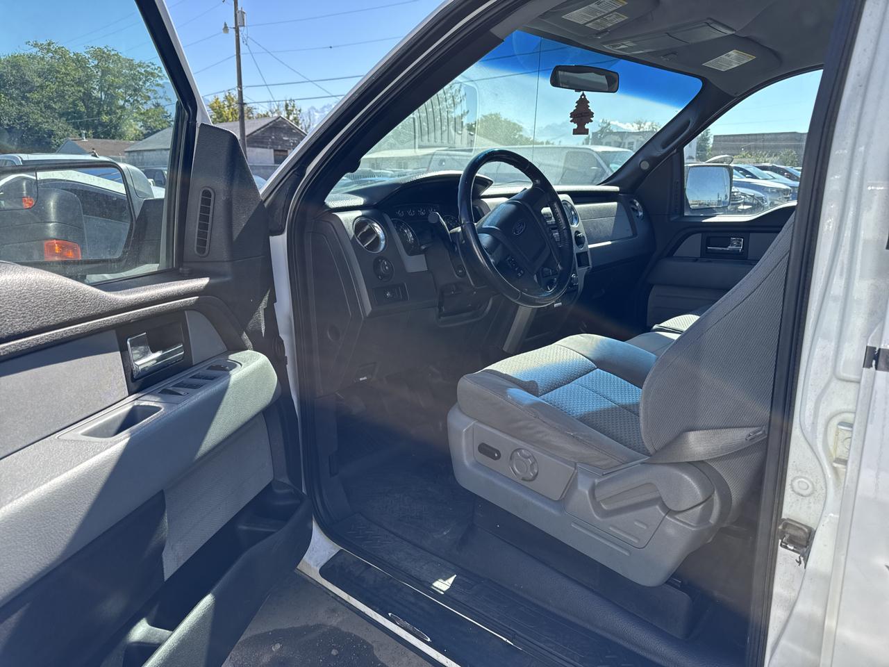 Ford F-150 4WD SuperCrew 145" XLT 2012
