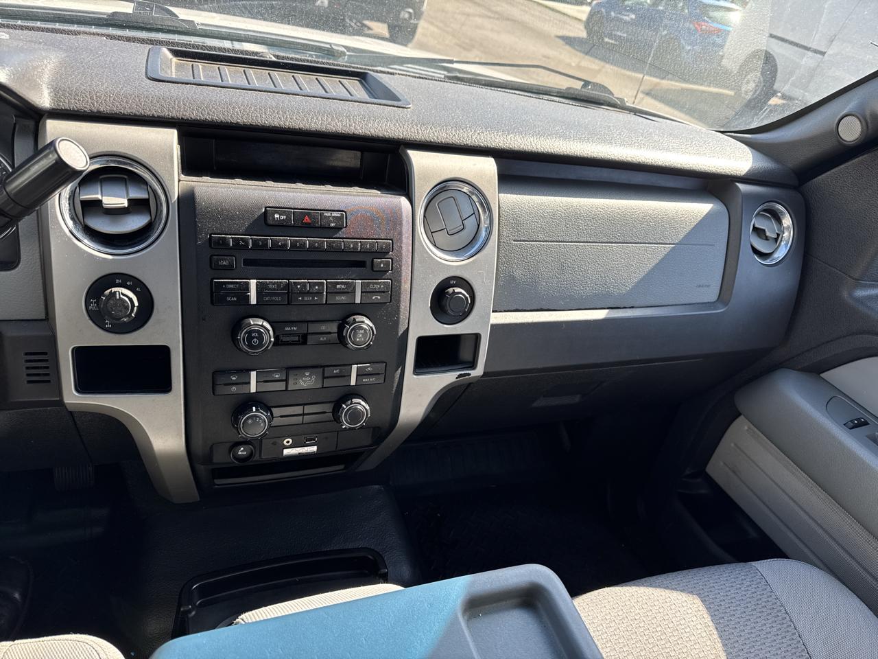 Ford F-150 4WD SuperCrew 145" XLT 2012