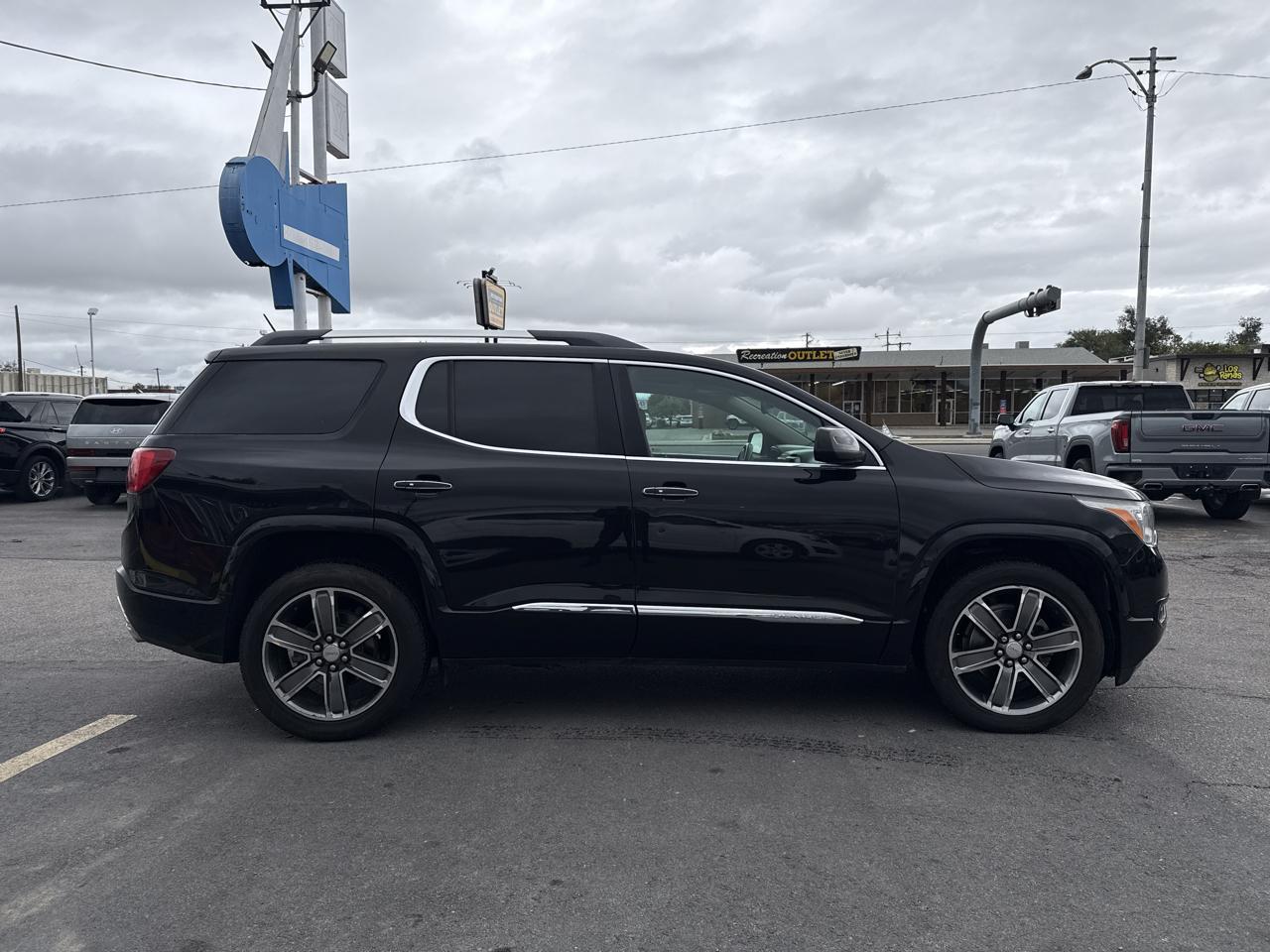 GMC Acadia AWD 4dr Denali 2017