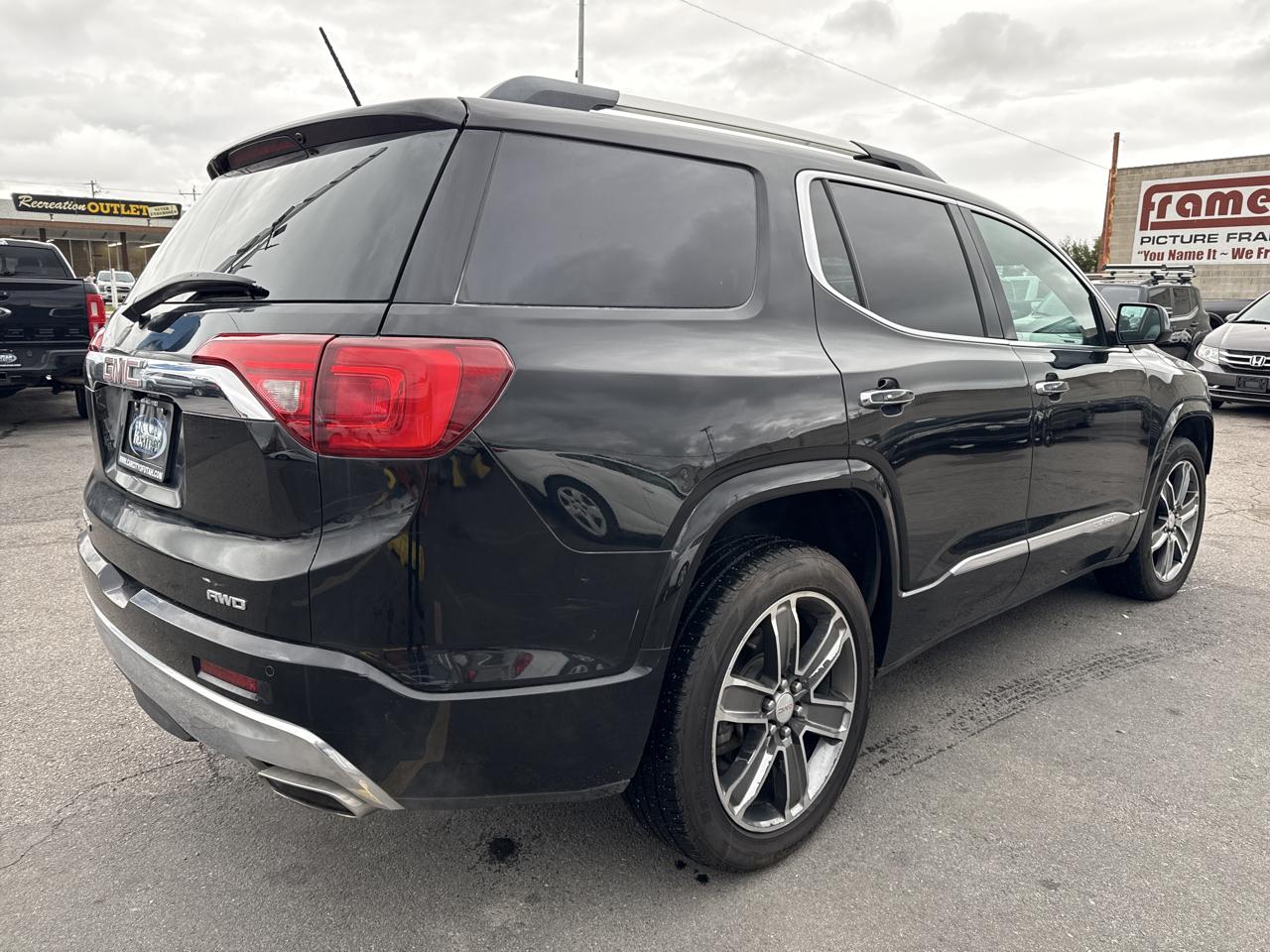 GMC Acadia AWD 4dr Denali 2017