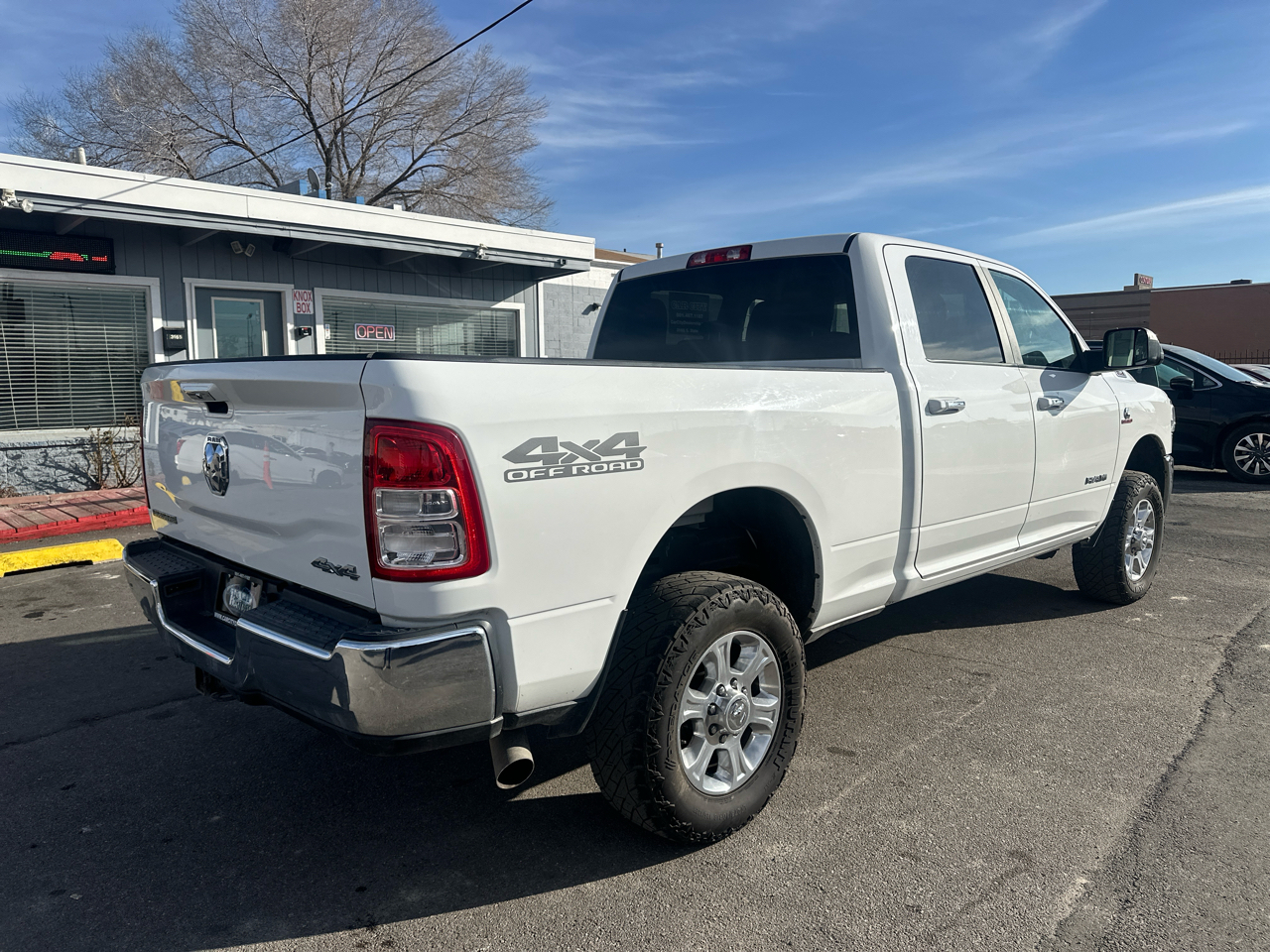 RAM 2500 Big Horn 4x4 Crew Cab 6'4" Box 2019