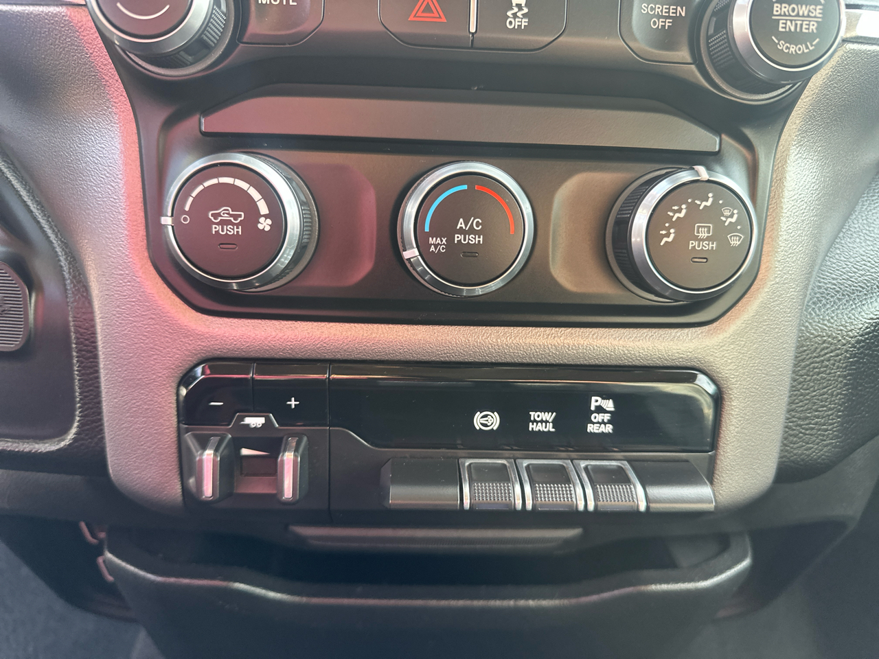 RAM 2500 Big Horn 4x4 Crew Cab 6'4" Box 2019