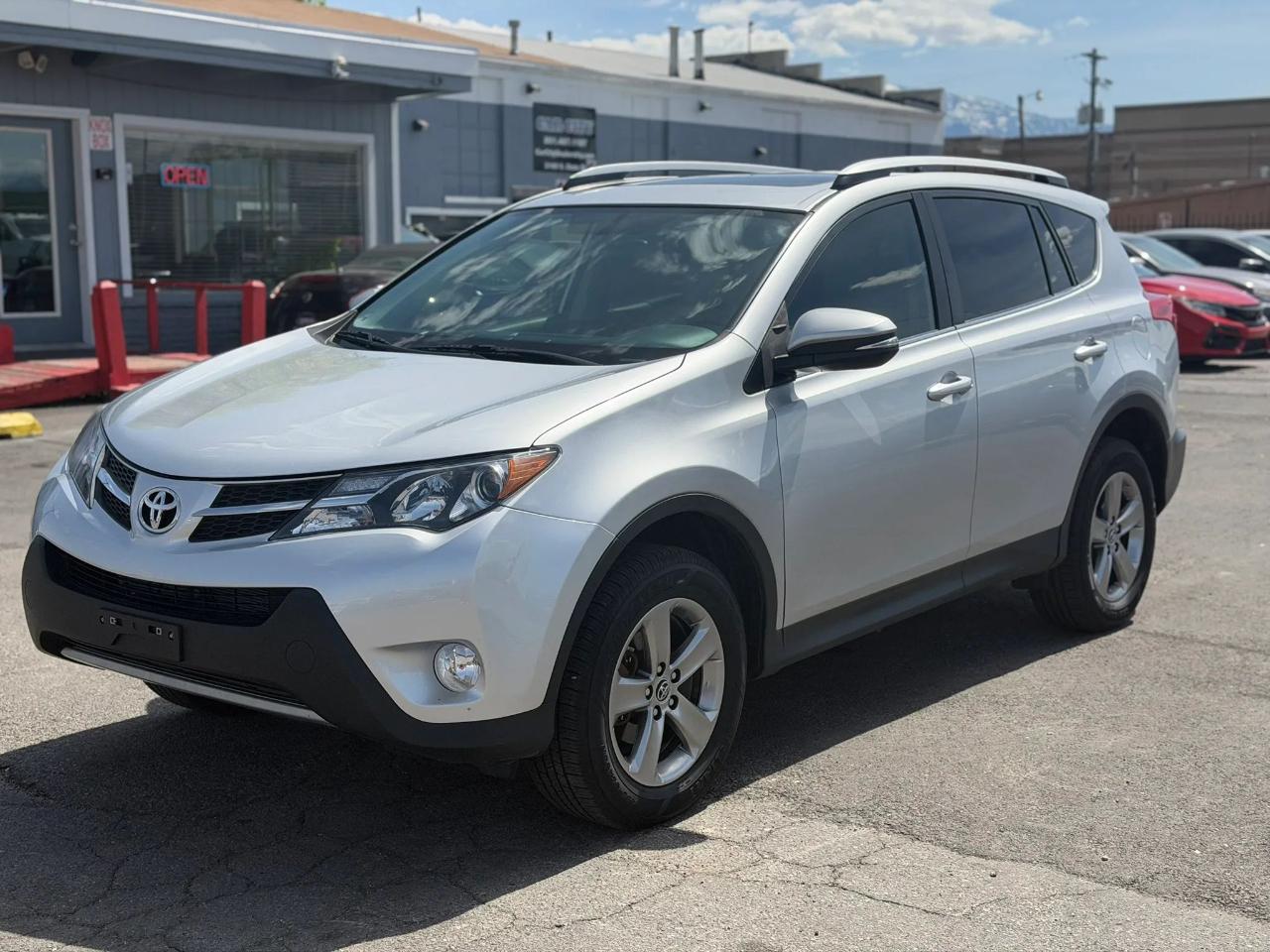 Toyota RAV4 AWD 4dr XLE (Natl) 2015
