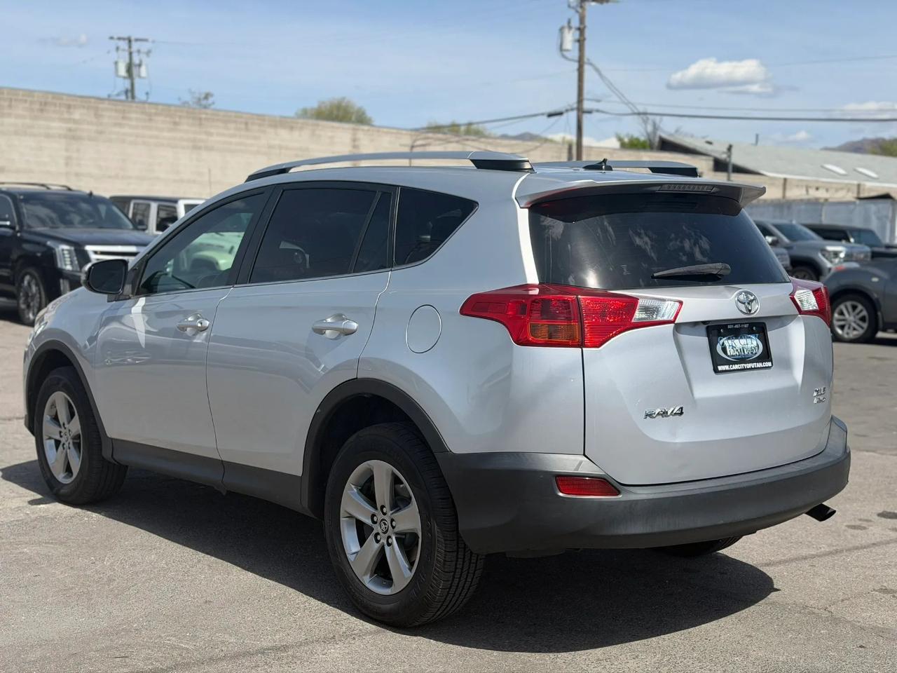 Toyota RAV4 AWD 4dr XLE (Natl) 2015
