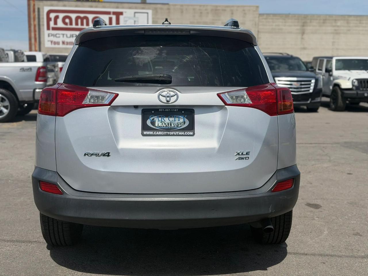 Toyota RAV4 AWD 4dr XLE (Natl) 2015