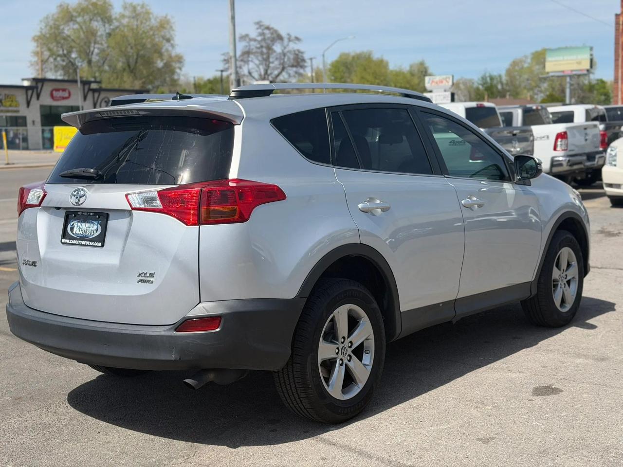 Toyota RAV4 AWD 4dr XLE (Natl) 2015
