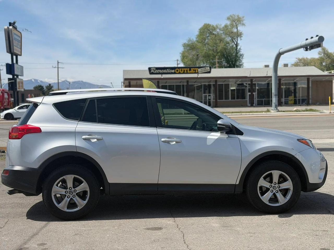 Toyota RAV4 AWD 4dr XLE (Natl) 2015