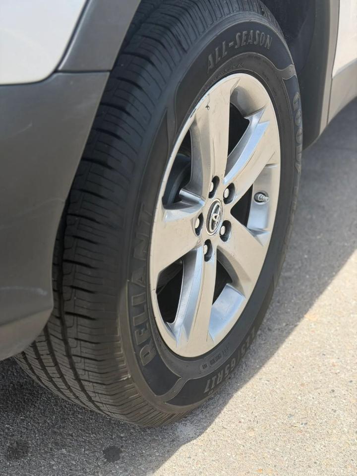 Toyota RAV4 AWD 4dr XLE (Natl) 2015