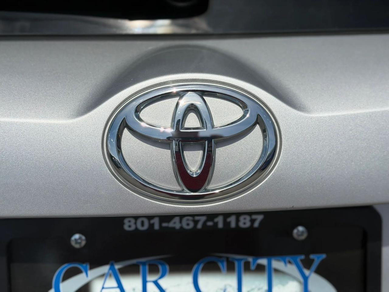 Toyota RAV4 AWD 4dr XLE (Natl) 2015