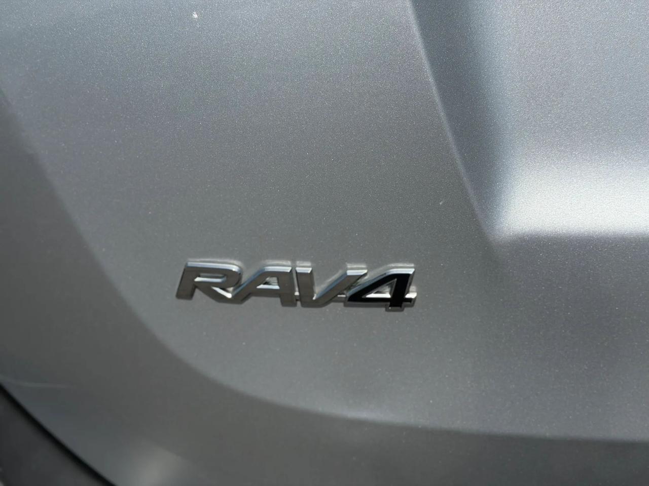 Toyota RAV4 AWD 4dr XLE (Natl) 2015