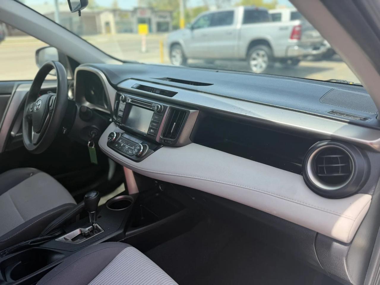 Toyota RAV4 AWD 4dr XLE (Natl) 2015