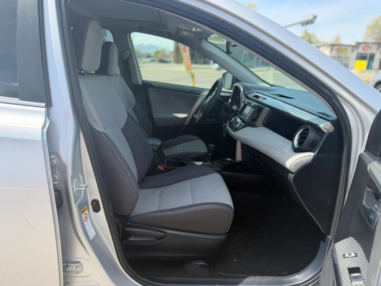 Toyota RAV4 AWD 4dr XLE (Natl) 2015