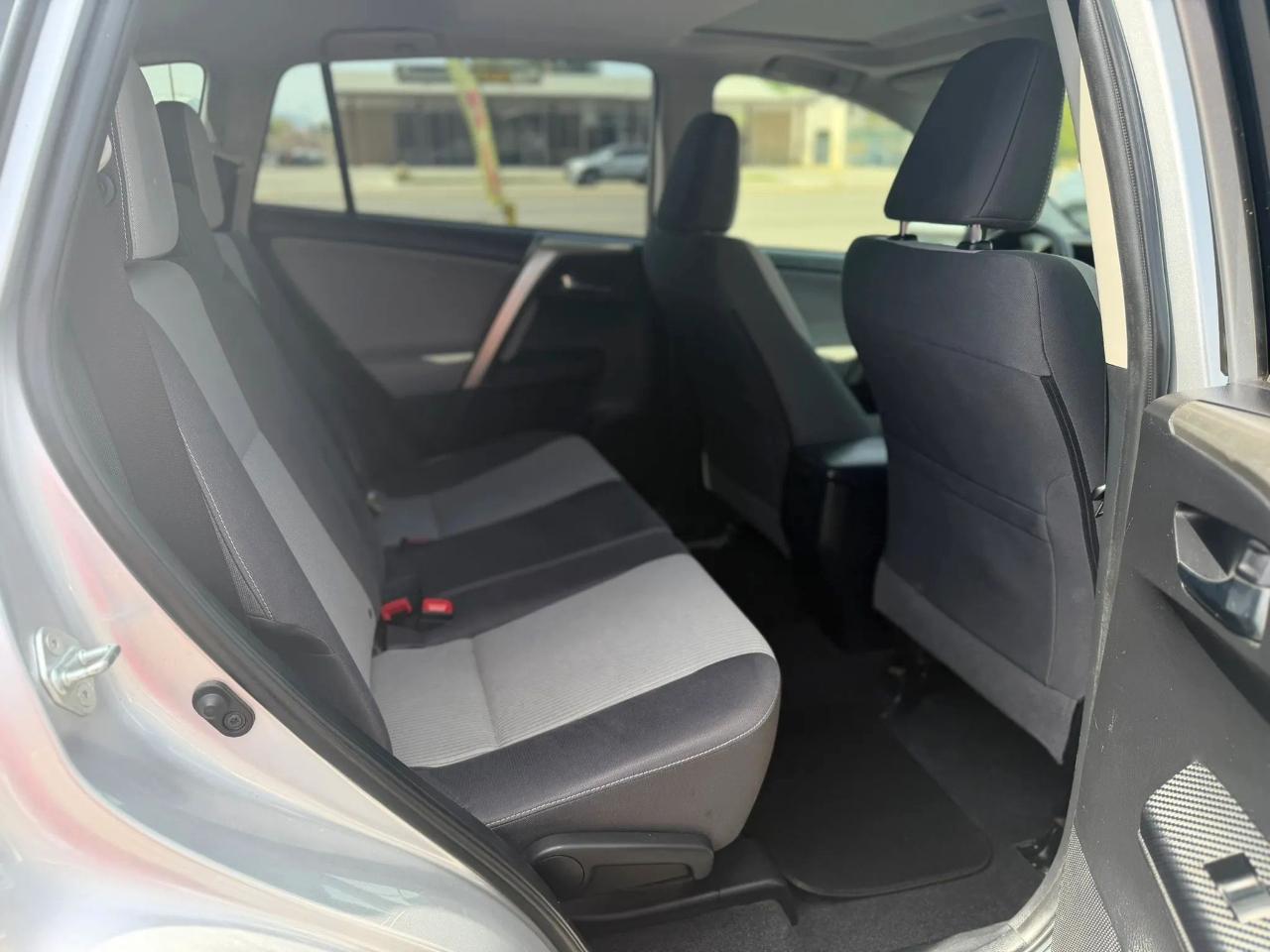 Toyota RAV4 AWD 4dr XLE (Natl) 2015