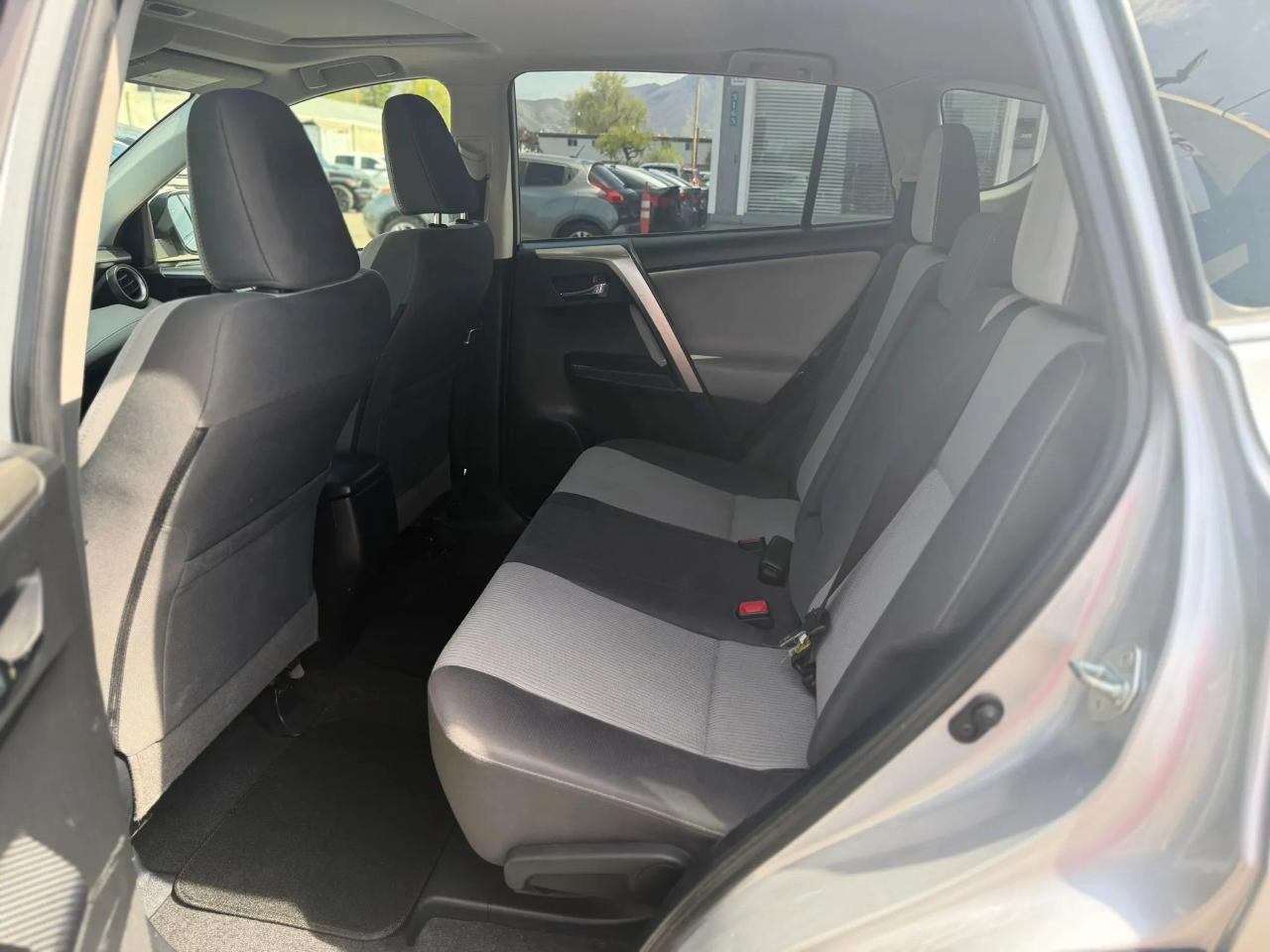 Toyota RAV4 AWD 4dr XLE (Natl) 2015