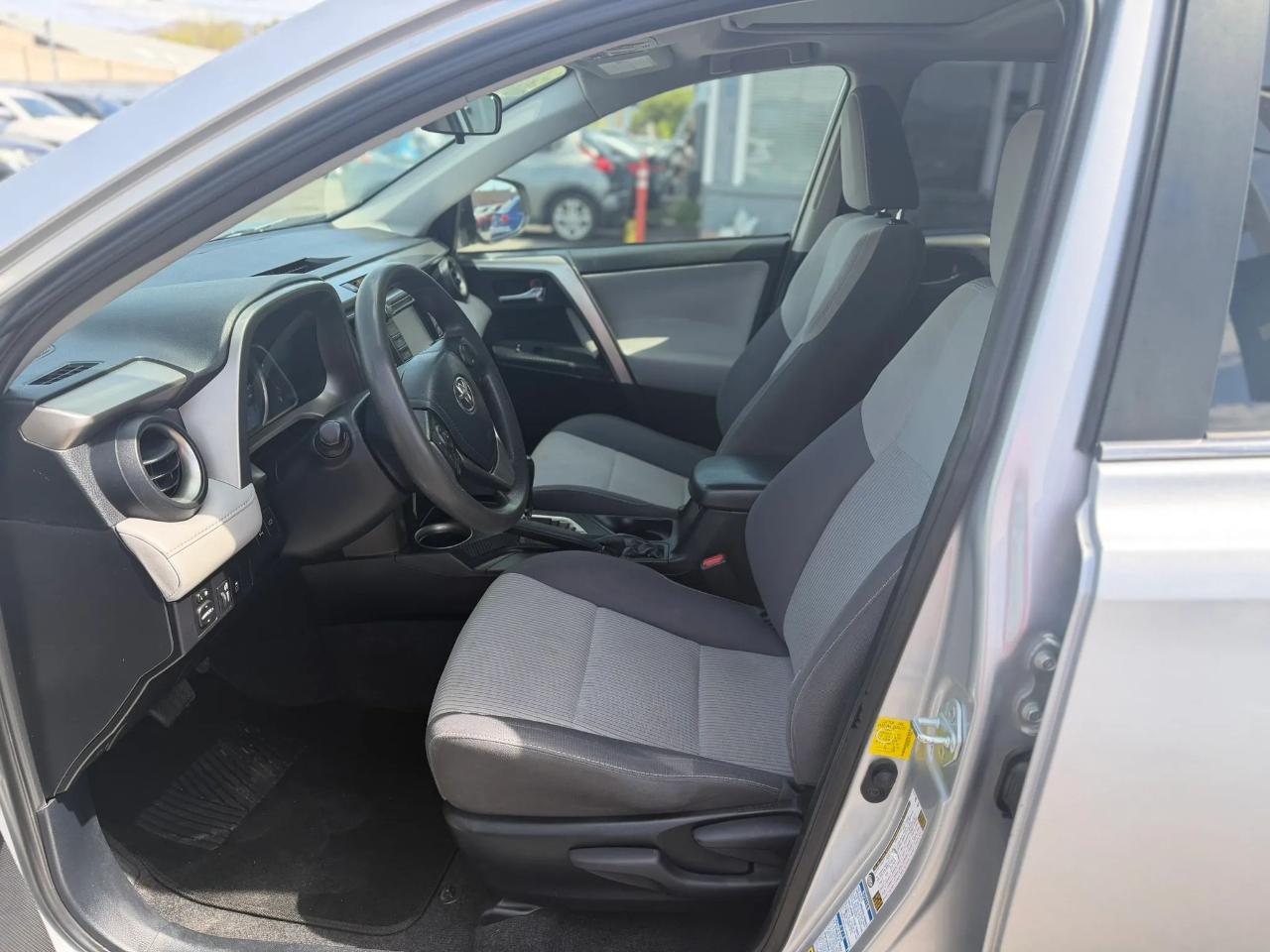 Toyota RAV4 AWD 4dr XLE (Natl) 2015