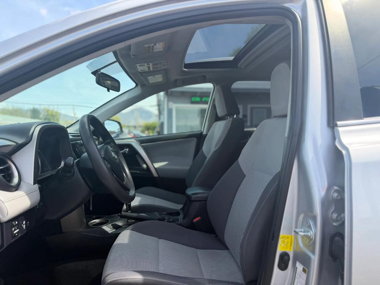 Toyota RAV4 AWD 4dr XLE (Natl) 2015