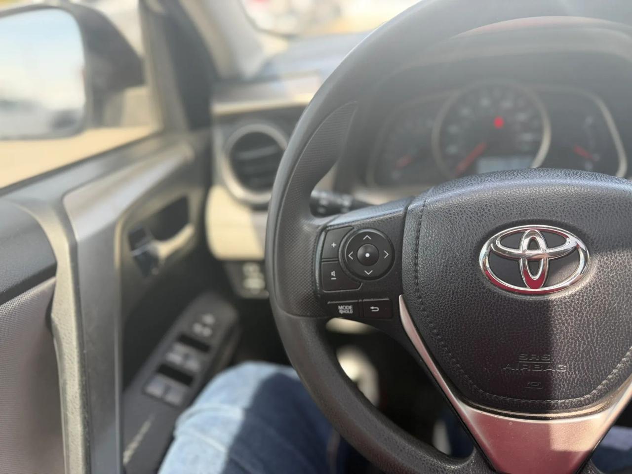 Toyota RAV4 AWD 4dr XLE (Natl) 2015