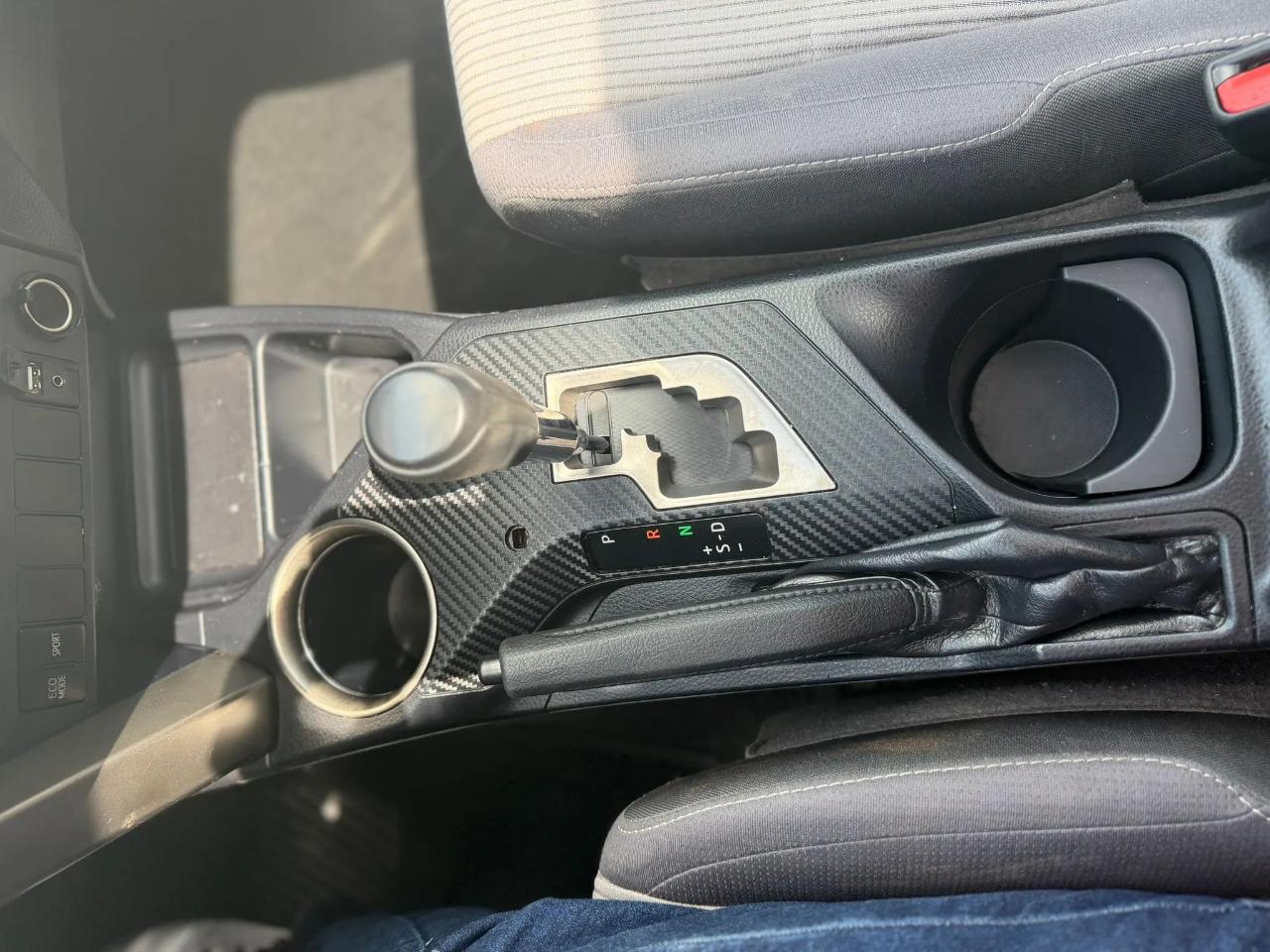 Toyota RAV4 AWD 4dr XLE (Natl) 2015