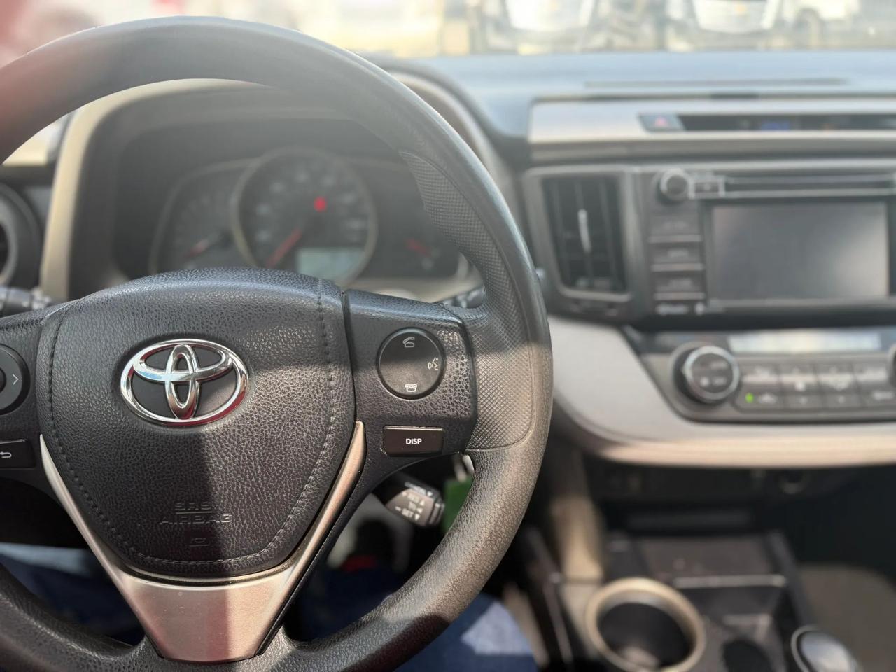 Toyota RAV4 AWD 4dr XLE (Natl) 2015