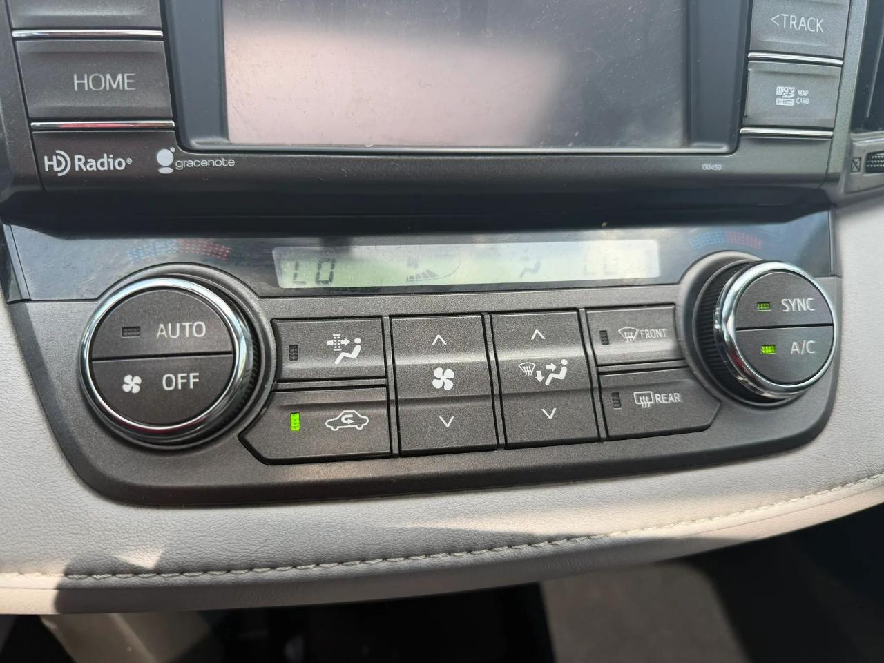 Toyota RAV4 AWD 4dr XLE (Natl) 2015