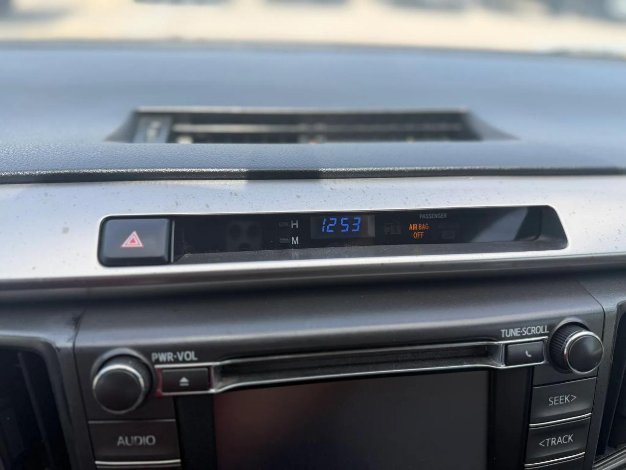 Toyota RAV4 AWD 4dr XLE (Natl) 2015