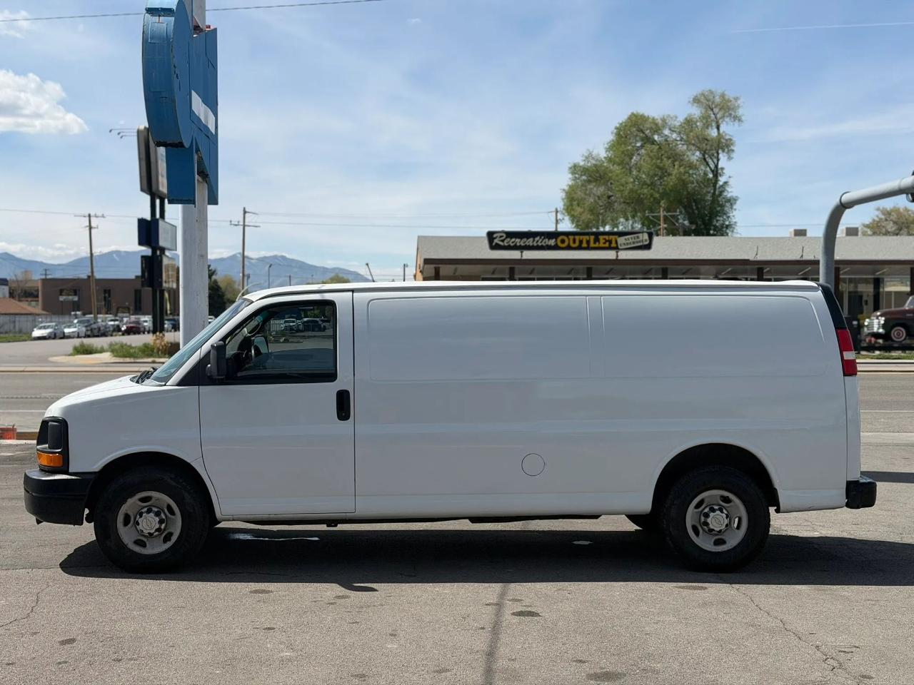 Chevrolet Express Cargo Van RWD 3500 155" 2012