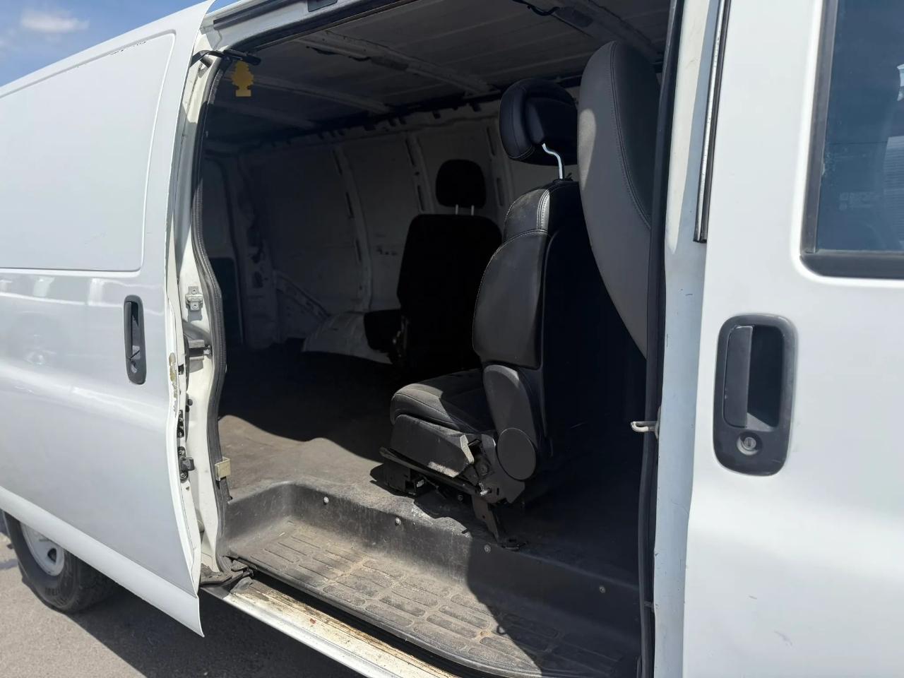 Chevrolet Express Cargo Van RWD 3500 155" 2012