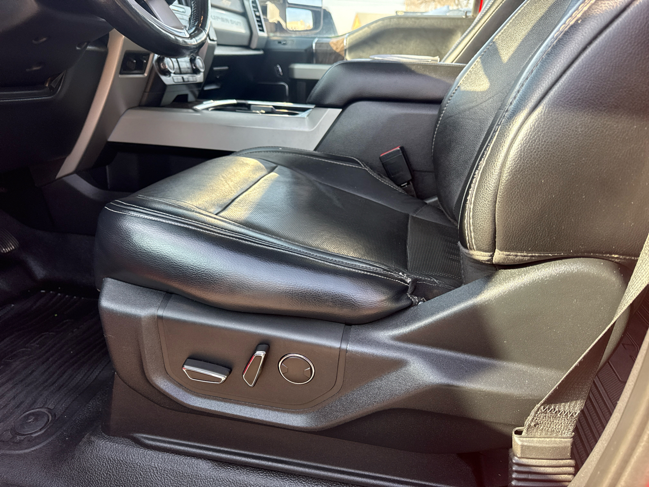 Ford Super Duty F-250 SRW Lariat 4WD Crew Cab 6.75' Box 2019