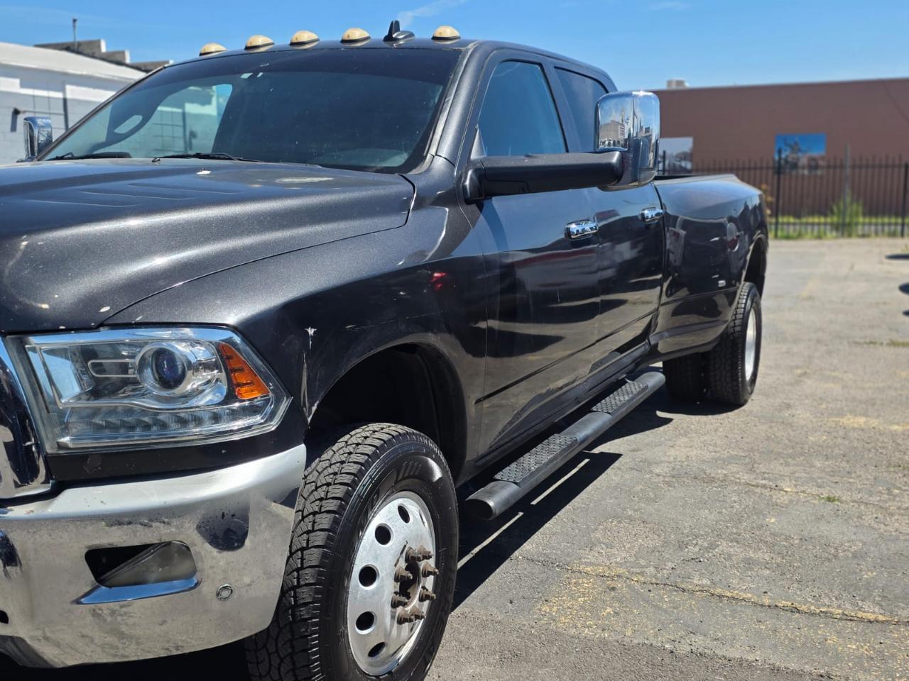RAM 3500 Laramie 4x4 Crew Cab 8' Box 2018