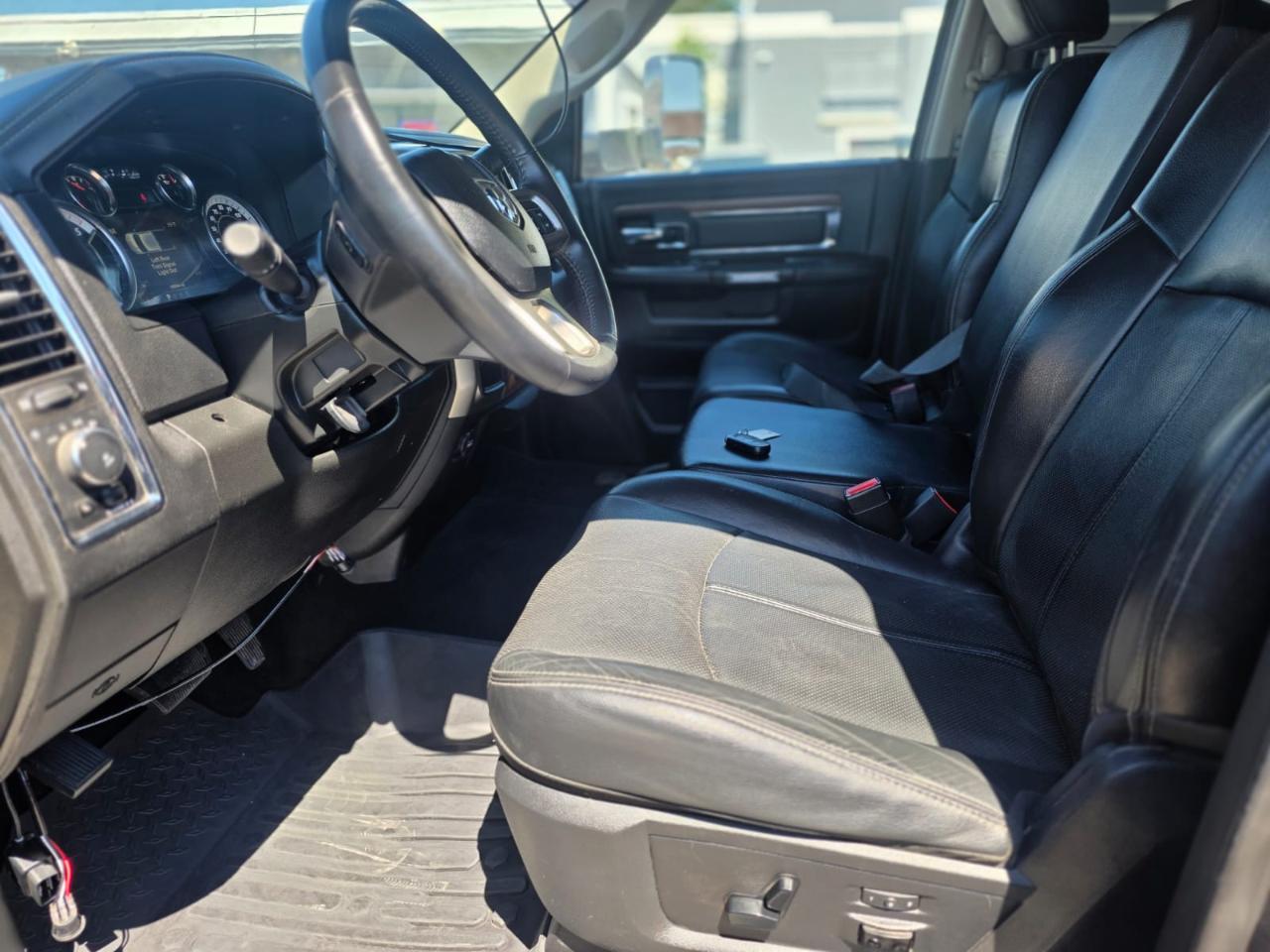 RAM 3500 Laramie 4x4 Crew Cab 8' Box 2018