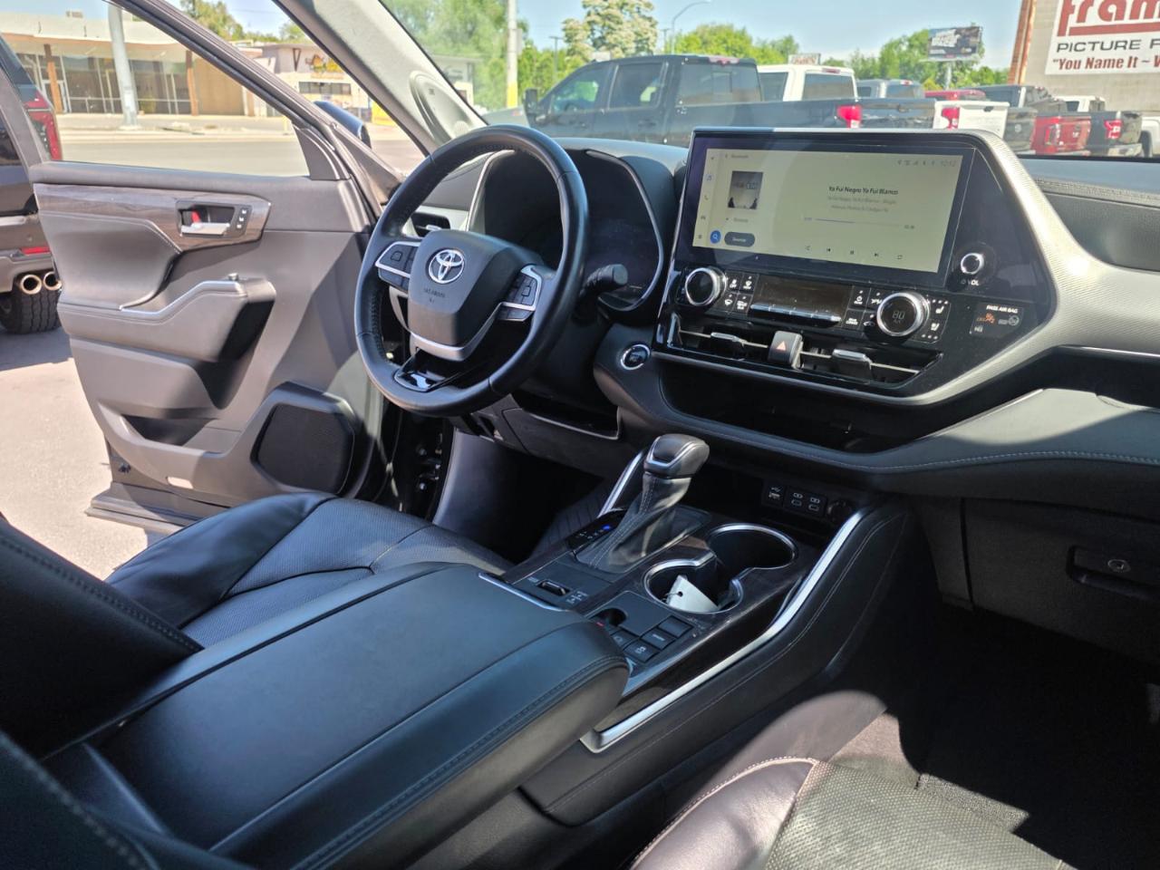 Toyota Highlander Platinum FWD (Natl) 2023