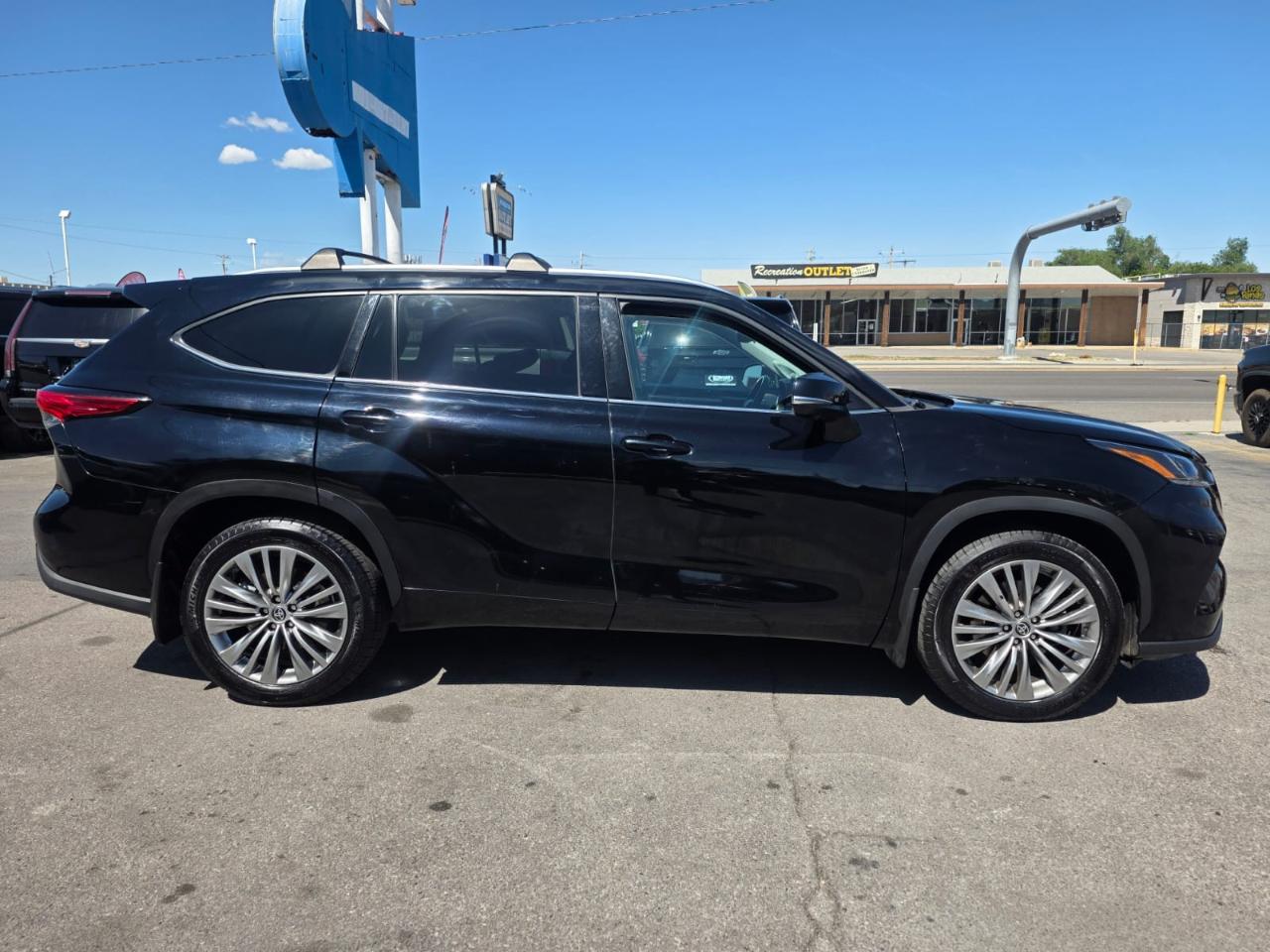 Toyota Highlander Platinum FWD (Natl) 2023
