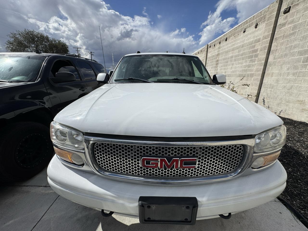 GMC Yukon Denali 4dr AWD 2004