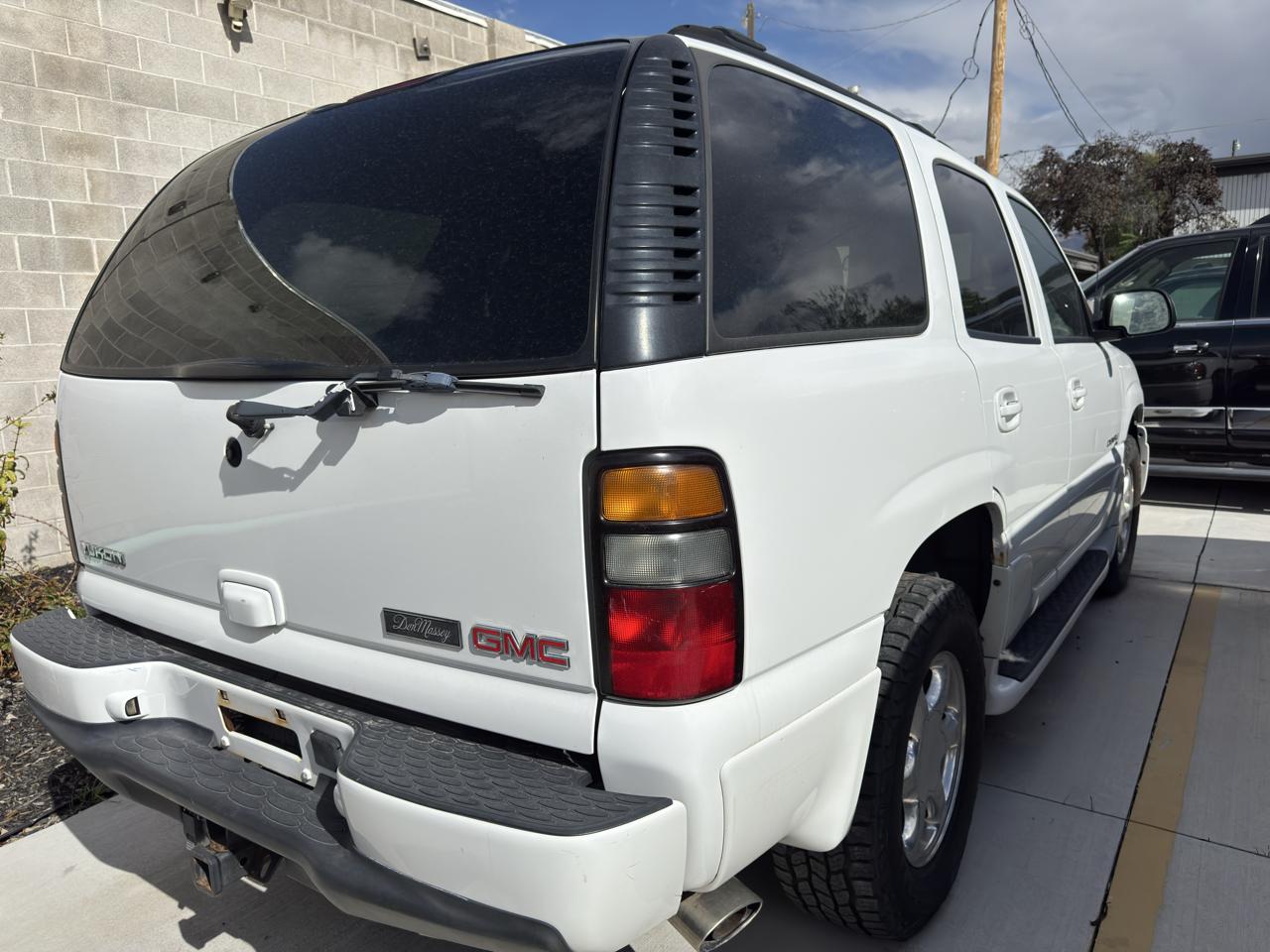 GMC Yukon Denali 4dr AWD 2004