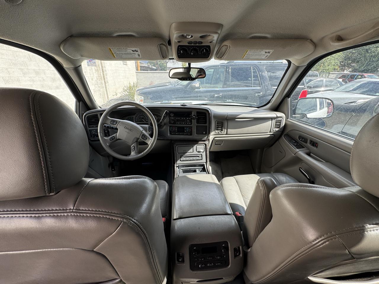GMC Yukon Denali 4dr AWD 2004