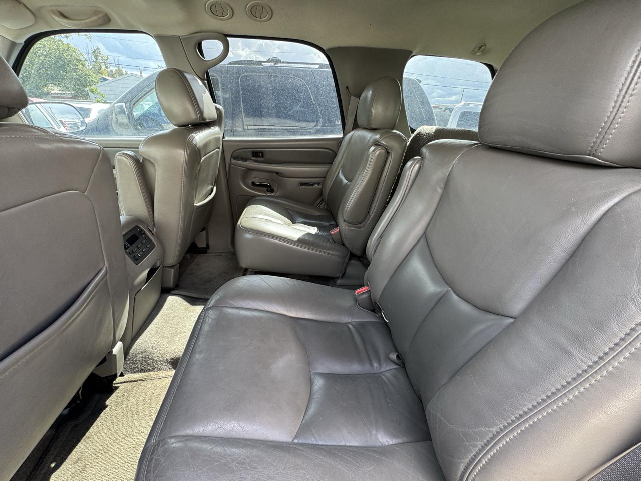 GMC Yukon Denali 4dr AWD 2004