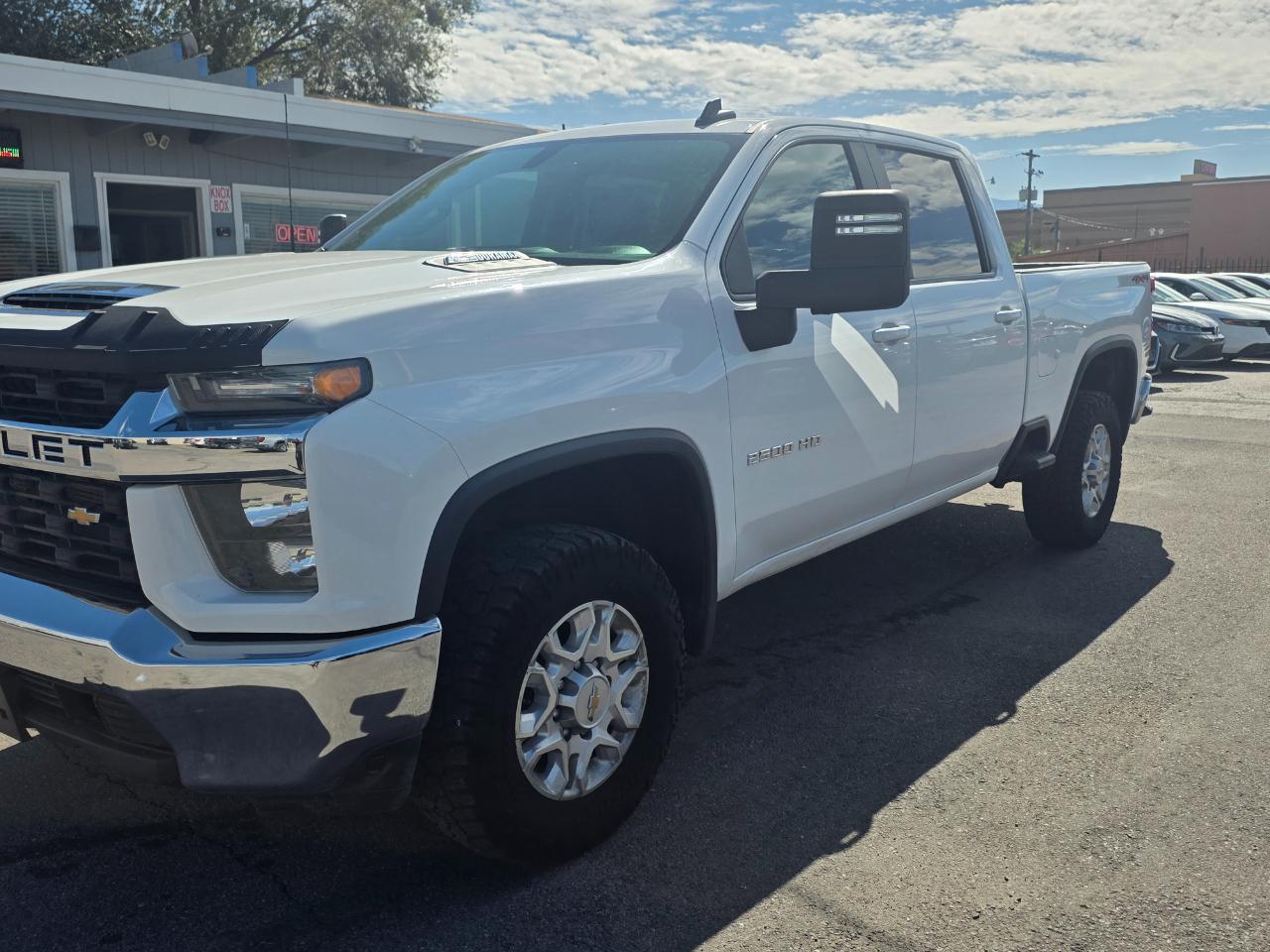 Chevrolet Silverado photo 3
