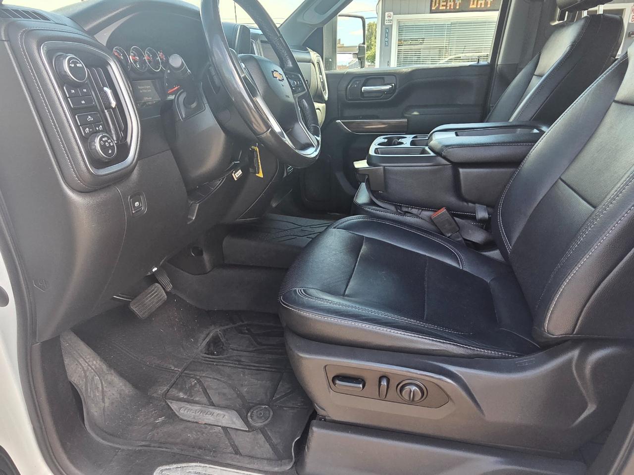 Chevrolet Silverado photo 12